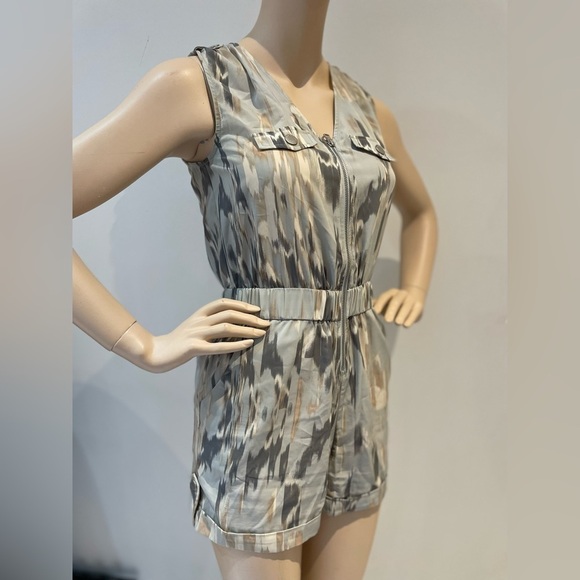 A/X ARMANI EXCHANGE | Patterned Romper Size P0/ Petite 0 - Picture 1 of 15